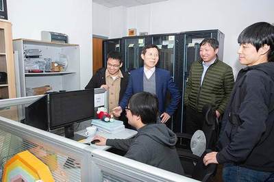 智慧防疫新突破 上海交大團(tuán)隊(duì)為騰訊健康碼開(kāi)發(fā)人臉識(shí)別技術(shù)，榮獲上?？萍歼M(jìn)步特等獎(jiǎng)